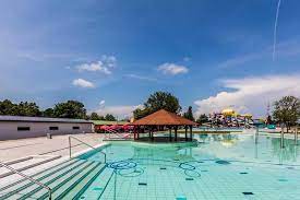 Kisvárda területén található uszodák, fürdők, strandok listája (címek, információk, térképes megjelenítés). Aquacinema Kisvarda Kisvardai Strand Nyitva Van