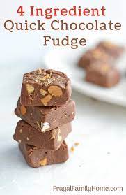 We Love This Quick And Easy No Bake Chocolate Fudge Recipe Make A Batch And Give It As A Christmas Gift Or En Fudge Recipes Chocolate Fudge Recipes Fudge Easy