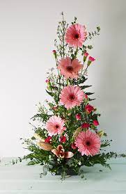 How to insert plants into the florist oasis measure one to two inches of stem and gently insert the plant into the foam, making sure you've placed it in upright. Symmetrical Front Facing Arrangement Wallflower Kitchen