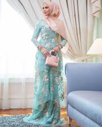 Fesyen baju kurung panjang dan pendek pun tak luput dari perubahan desain nah berikut beberapa model baju kurung terbaru. 16 Fesyen Dan Ootd Raya Selebriti Pilihan Rojak Daily Anda Suka Yang Mana Lifestyle Rojak Daily