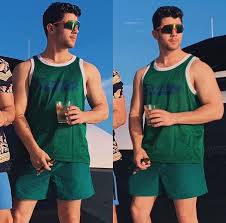*legendärer brawler* auf riesen bildschirm gezogen! Pin By Oj Jim On Vicariously Interesting Nick Jonas Tight Leather Pants Jonas Brothers