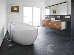 Badezimmer Ideen Mit Fliesen Badezimmer Badezimmerdekor Modern Grau Fliesen Ideen Mit In 2020 Badezimmer Fliesen Badezimmer Ideen Grau Bad Fliesen Ideen