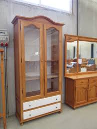 Mueble Vitrina De Madera Maciza En Estilo Provenzal De 100cm De Ancho Color Miel Y Blanco Desgastado Puertas De Vitrinas Mueble Vitrina Decoracion De La Casa