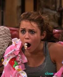 Basado en hechos reales! Los precios de la ropa cada vez son más elevados,  y muchas veces ni siquiera son prendas que lo valen. Comprar ropa con  propósito no sólo es más