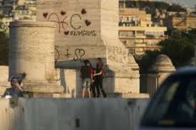 Scopri subito migliaia di annunci di appartamenti in vendita di privati, agenzie e costruttori e trova la tua futura casa su subito.it. Tre Metri Sopra Il Baratro La Nuova Frontiera Degli Adolescenti Romani A Corso Francia Cronache