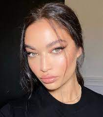 Fyi These Will Be The Biggest Beauty Trends For 2020 In 2020 Celebrity Makeup Models Makeup Celebrity Makeup Looks