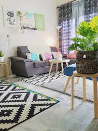 Ruang tamu dan ruang makan dihiasi dengan aksen biru dan ungu ringan. Inspirasi Hiasan Dalaman Konsep Scandinavian Gaya Sederhana Hias My