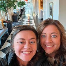 day 1 of the holiday market at @thecarolinainn was a SUCCESS 🥳 i had so  much fun and couldn't have done it without my mama (or that pretzel) 😋  enjoy our silly