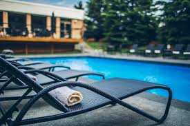 Guests enjoy the dining options. Hotel Blackfoot Calgary Updated 2021 Prices