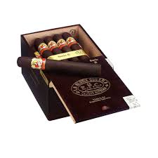Regarder gloria 2021 serie streaming dans une petite ville bretonne, au bord de l'eau, au sein d'une communauté soudée où tout le monde se connaît, gloria, une avocate mère de trois enfants en. La Gloria Cubana Serie R 7 Maduro Box Of 24 El Cigar Shop