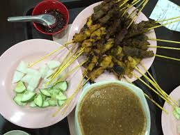 This place is always crowded during dinner hours and you'll probably prefer to go there after dinner hours, around 8.30pm/9.00pm. Sate Kajang Haji Samuri At R R Awan Besar Kesas Highway Take Me To Foodie Heaven