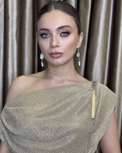 DamlaSönmez داملا سونماز صرحت في حفل ELLE ان هناك أعمال جديدة لها ستكون في  الموسم القادم