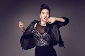 Năm 16 tuổi, cô đạt giải nhất những ca khúc làm nên tên tuổi của thu minh như nhớ anh, chuông gió, đường cong, taxi, bay. Thu Minh From Vietnam Popnable