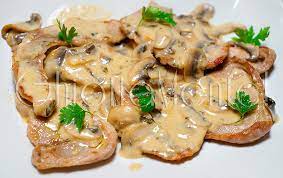 Un pizzico di noce moscata. Scaloppine Di Maiale Con Crema Di Funghi Ghiottamente