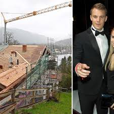 Manuel neuer ist glücklich vergeben an seine freundin nina weiss. Manuel Neuer Und Sein Haus Am Tegernsee Stadt Lehnt Wohl Gartenhaus Ab Tegernsee