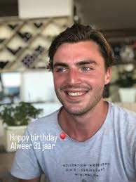 Vandaag is onze zoon Rogier jarig, 31 jaar alweer. Een mijlpaal voor een  prachtige man. Rogier is iemand met een warme lach, een scherp gevoel voor  humor en een charme die niemand