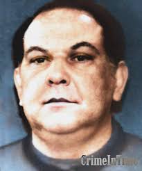 Louis Peraino, Colombo ailesindeki akranları arasında "Butchie" olarak  biliniyordu. "Piranha Bros" ise, film çevrelerinde ona ve kardeşine  sessizce takılan bir başka lakaptı ve ikisi "The Texas Chain Saw Massacre"  filminin dünya çapındaki