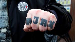 Hoewel ajax deze week ontkende dat polletje bij vergaderingen van de club aanschuift, blijkt dit wel degelijk gebeurd. Is Seal De Nieuwe Grote Man Bij De Ajaxhooligans Het Parool