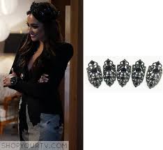 Télécharger et regarder shadow and bone saison 1 vostfr episode 9 en streaming gratuit, le royaume de la ravka est maudit depuis des millénaires. Pll 6x09 Fashion Clothes Style And Wardrobe Worn On Tv Shows Shop Your Tv