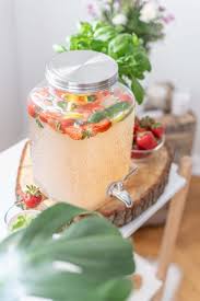 Hochzeitsinspiration Der Barwagen Servierwagen Erdbeer Basilikum Bowle Rezept Frisch Verliebt Blog Aus Berlin Bowle Rezept Lecker Frisch Verliebt