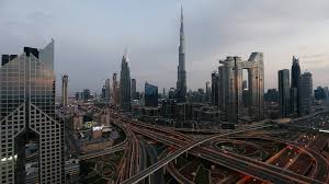 Curfew definition, an order establishing a specific time in the evening after which certain regulations apply, especially that no civilians or other specified group of unauthorized persons may be outdoors or. Coronavirus Uae S New Nightly Curfew Does Not Affect Dubai S 11 P M Curfew Al Arabiya English