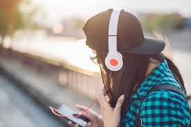 Y aquí me tienes,en tumblr,buscando textos que me hagan recordar a tu fantasma,y por supuesto,escuchando música triste. La Musica Triste Y Sus Impacto Negativo En Los Adolescentes Deprimidos Psyciencia
