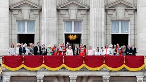Queen victoria was the first monarch to adopt buckingham palace as her official residence in 1837. Leben Und Arbeiten Im Buckingham Palast Zdfmediathek