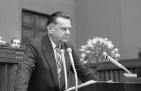 W prl działał w opozycji, jako adwokat występował w obronie oskarżonych w procesach politycznych. Jan Olszewski Zmarl 7 Lutego 2019 Roku Tvn24