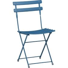 Pronto Blue Folding Chair In Outdoor Dining Crate And Barrel Sillas Al Aire Libre Sillas De Bistro Salas De Bano Rusticas