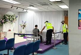 Jika lokasi akad berbeda dengan ktp domisili, kamu harus mengurus surat surat dispensasi poligami dari pengadilan agama kalau calon pengantin pria sudah beristri. Lelaki Kemurungan Naik Pelamin Pejabat Jawi
