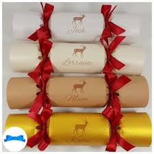 Christmas crackers zijn leuk, vooral als je ze zelf maakt! Personalised Reindeer Christmas Crackers Kit Make Fill Your Etsy Christmas Crackers Christmas Reindeer Diy Crackers