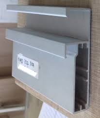 Kita juga suka dibuat bingung tentang bahan kitchen set apa yang akan kita pilih, seperti kayu, besi, hingga aluminium. Jual Profil Fad 127 Chrome Ss Kilap Mirror Frame Aluminium Utk Pintu Cabinet Wardrobe Kitchen Set Huben Twin Harfit Di Lapak Furnifitts Depok Mebel Fitting Bukalapak