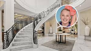 Justin bieber made a joke on instagram about jojo siwa's new car.and not everyone was happy. Jojo Siwa Buys 3 4 Million L A House Variety