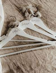 Wann sollte man das hochzeitskleid kaufen? Kleiderbugel Fur Das Brautkleid