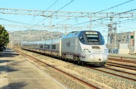 El primer viaje del euromed por el nuevo tramo de la línea ferroviaria entre barcelona y valencia se ha estrenado con un retraso de veinte minutos. Renfe Y Alsa Se Alian Para Llegar A Denia Y Javea Trenvista