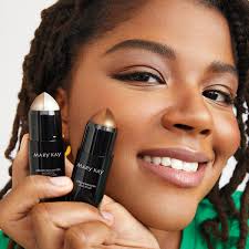 Are you ready for a glow up? ✨ NEW limited-edition Mary Kay Cream Bronzer  Duo Stick & Highlighter Duo Stick add definition and glow to any look.  https://marykay.info/3IkDkXH PRO TIP: Apply the