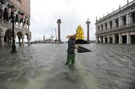 It is built on a group of 118 small islands that are separated. Navodnenie Veneciya Okazalas Pod Vodoj Iz Za Oshibki Sinoptikov Foto Novosti Ukrainy Mir Liga Net