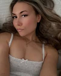 Sandra Charest's Instagram, Twitter & Facebook