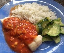 Filets De Poisson Sauce Tomate Curry Courgettes Et Riz Basmati Recette Filet De Poisson Cuisine Poisson Recette Poisson