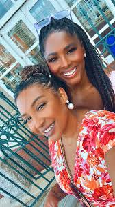 Summer finally arrived in Boston —such a great time with close friends!  ☀️🙌🏾🛥️