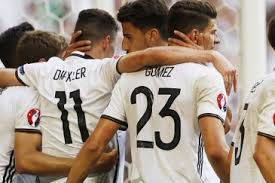 Avant de régaler le public sur les terrains de l'euro 2016, l'équipe de france de football se fait belle pour sa photo officielle. Euro 2016 Allemagne Slovaquie La Mannschaft Sans Aucune Pitie Sport 365