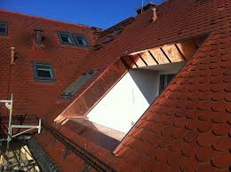 Nahaufnahme Loggia In Biberschwanz Dach Mit Glanzender Metalleinfassung Dacharbeiten Der Firma Die Dachdecker Thomas Ecker Helmut Dachdecker Dach Dachloggia