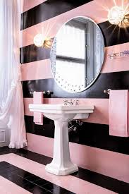 Dans l'article suivant vous allez trouver beaucoup d'inspiration sur le sujet. Salle De Bains Rose Toutes Nos Inspirations Marie Claire