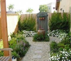 Pretty Entrance Courtyard Courtyard Gardens Design Small Garden Design Mediterranean Garden Design