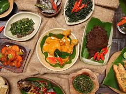 Sebagai makanan yang kandungan utamanya adalah karbohidrat, nasi berperan sebagai sumber energi utama pada tubuh. Takut Kolesterol Saat Makan Nasi Padang Intip Tips Ini