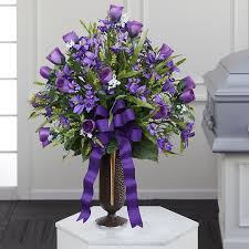 Choose wet floral foam if you're creating an arrangement with live flowers. 24 Pack Floracraft FlorafÅm Green Memorial Vase Foam Insert Michaels