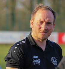 Eishockey-Oberligist Hammer Eisbären schlägt Krefelder EV nach  1:3-Rückstand mit 4:3