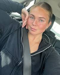 Victoria Mattoon's Instagram, Twitter & Facebook