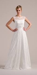 Es besteht aus mehreren lagen feintüll und sieht super edel aus. Brautkleid Mit Tragern Aus Transparenter Spitze Unserer Nanette Gibt Dir Durch Die Angeschnittene Schulter Brautmode Kleid Hochzeit Brautkleider Grosse Grossen
