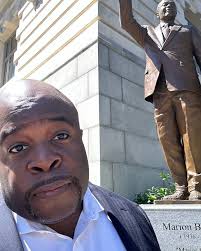 Happy Mother's Day to my beautiful wife @livingtheloulouway ❤️. Life is so  much sweeter and joyful with you by my side. Elliott and I love you so very  much. Thank you for